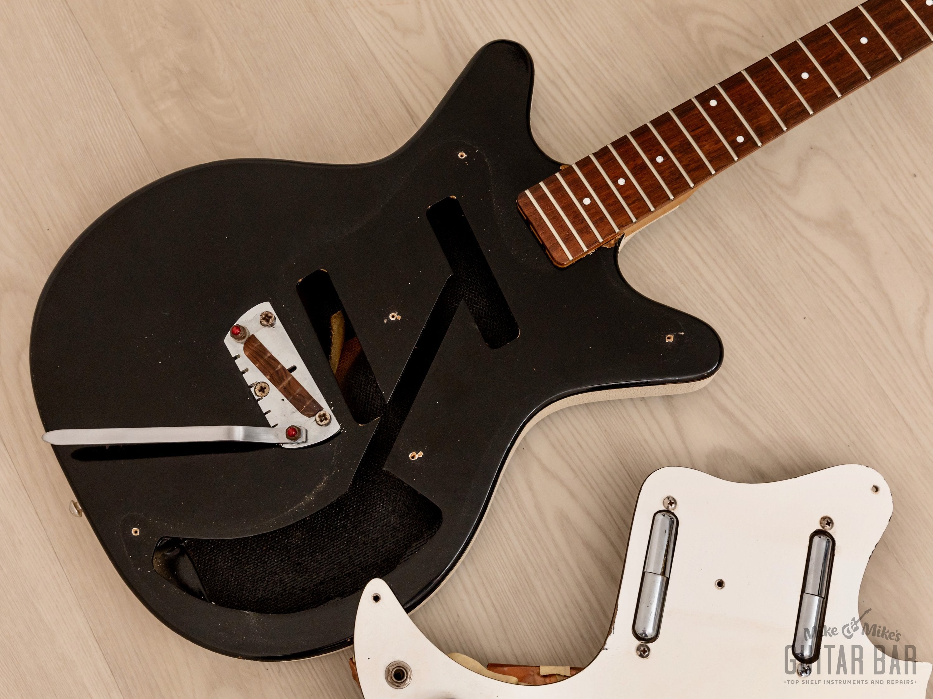 1960s Danelectro 4021 Hand Vibrato Vintage Guitar Black USA-Made w/ Lipstick Pickups