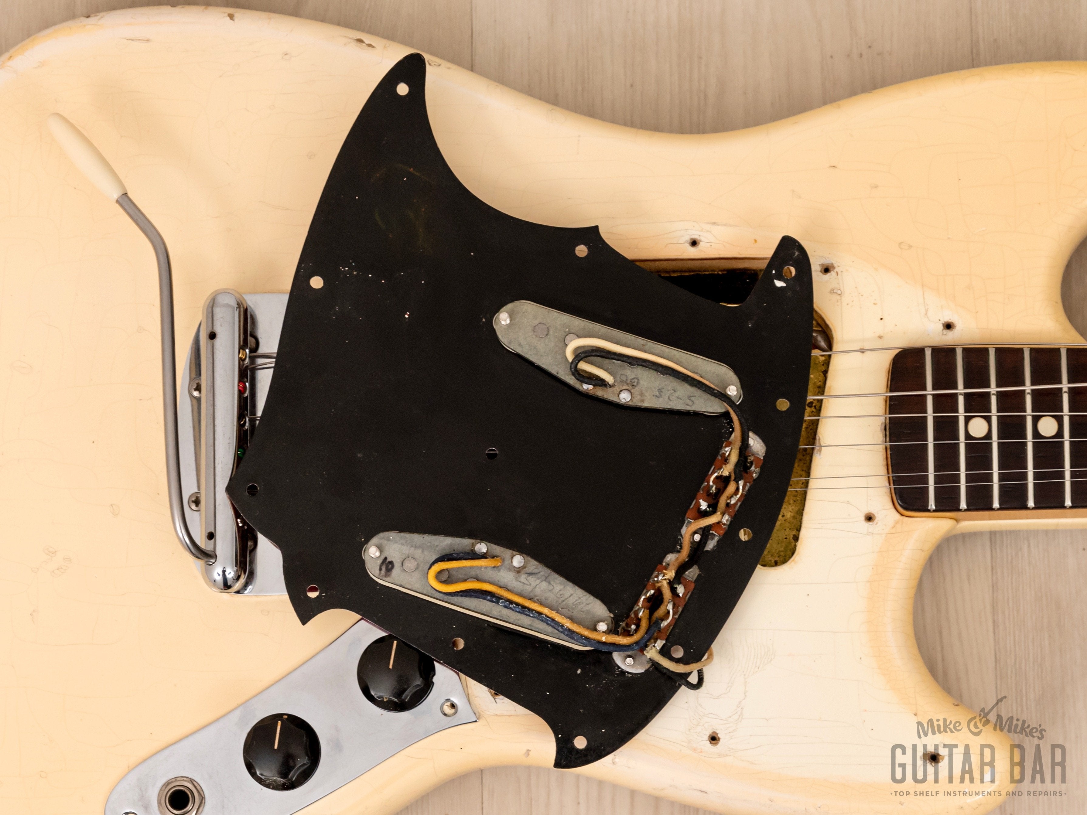 1966 Fender Mustang Vintage Guitar Olympic White 100% Original, Slab Board w/ Case