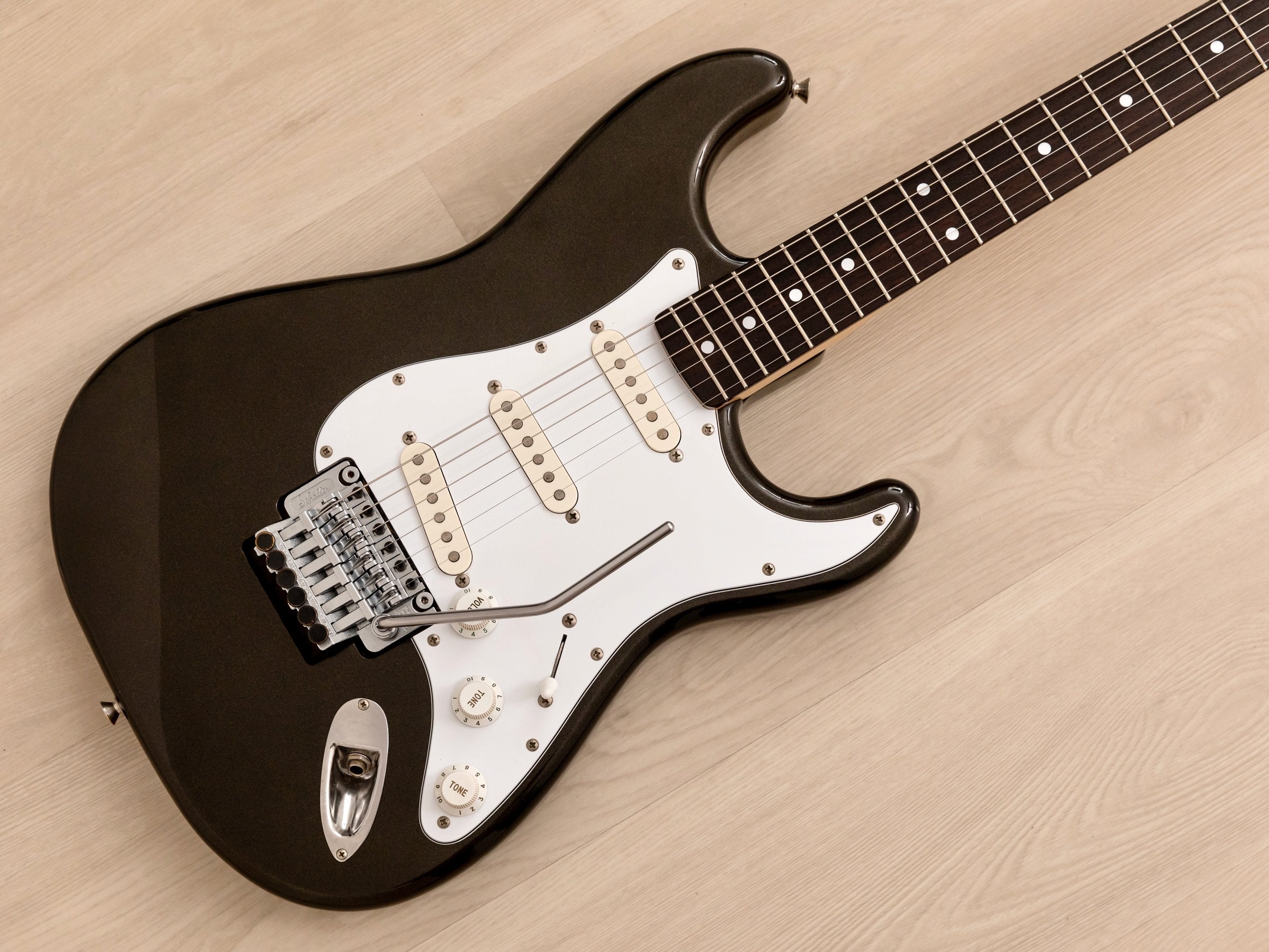 Fender contemporary on sale stratocaster japan