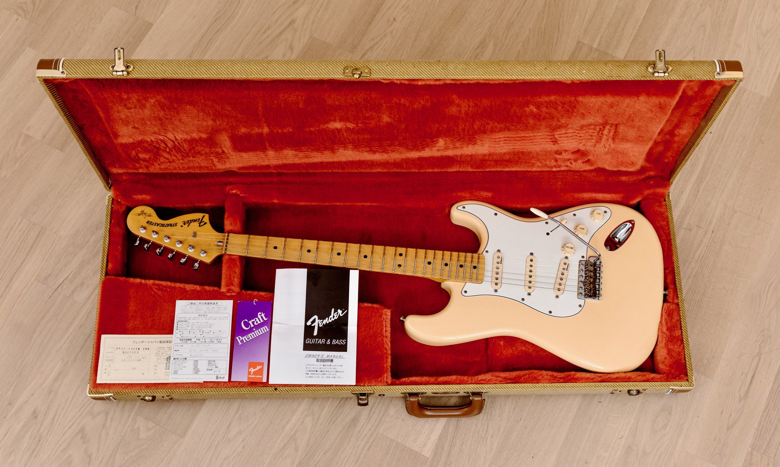 2004 Fender Yngwie Malmsteen Stratocaster ST71-140YM Yellow White w/ Tweed  Case & Hangtags, Japan