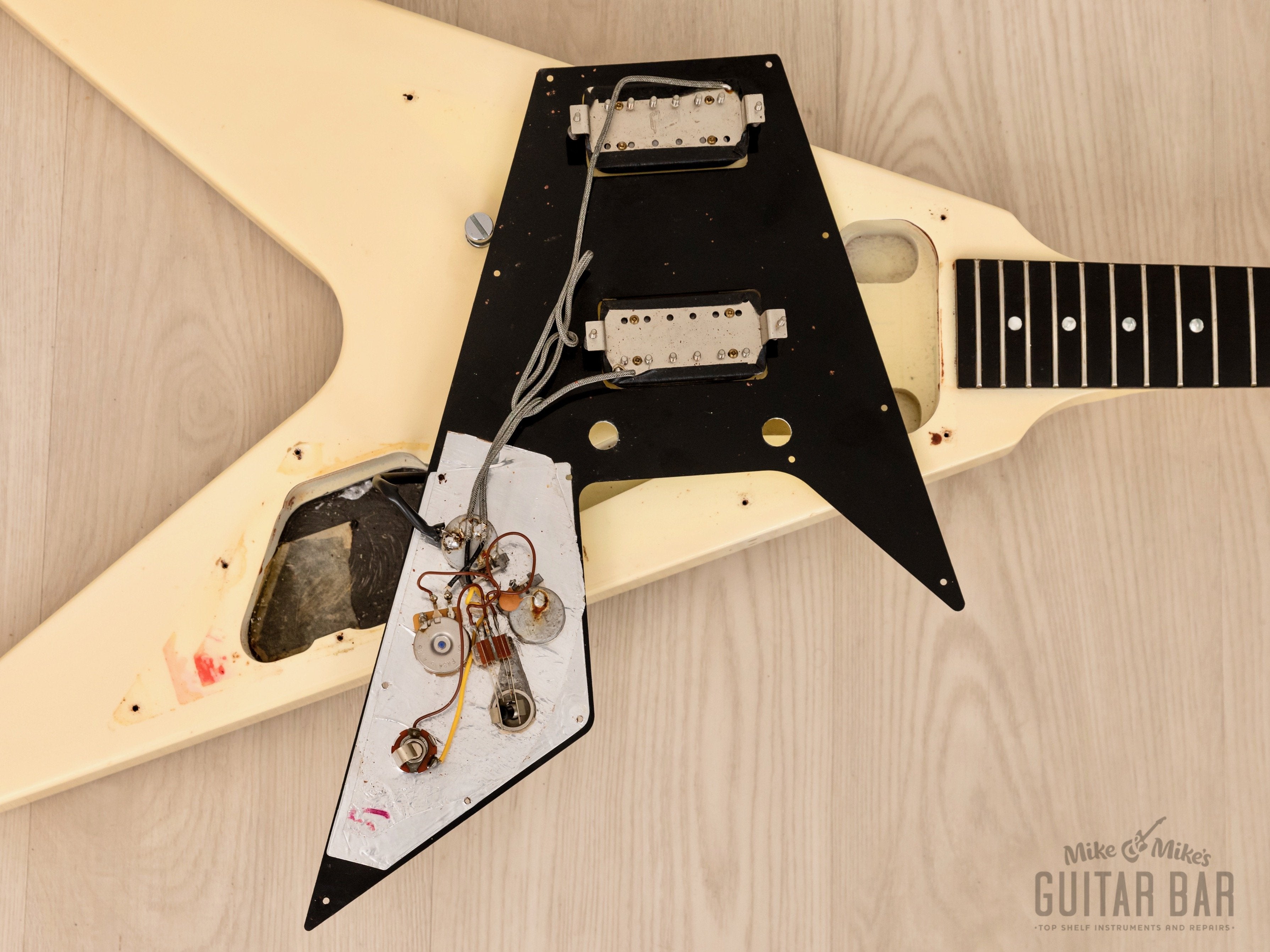 1997 Gibson Flying V '67 Vintage Reissue Alpine White w/ Ebony Fretboard, Case & Tags, Yamano