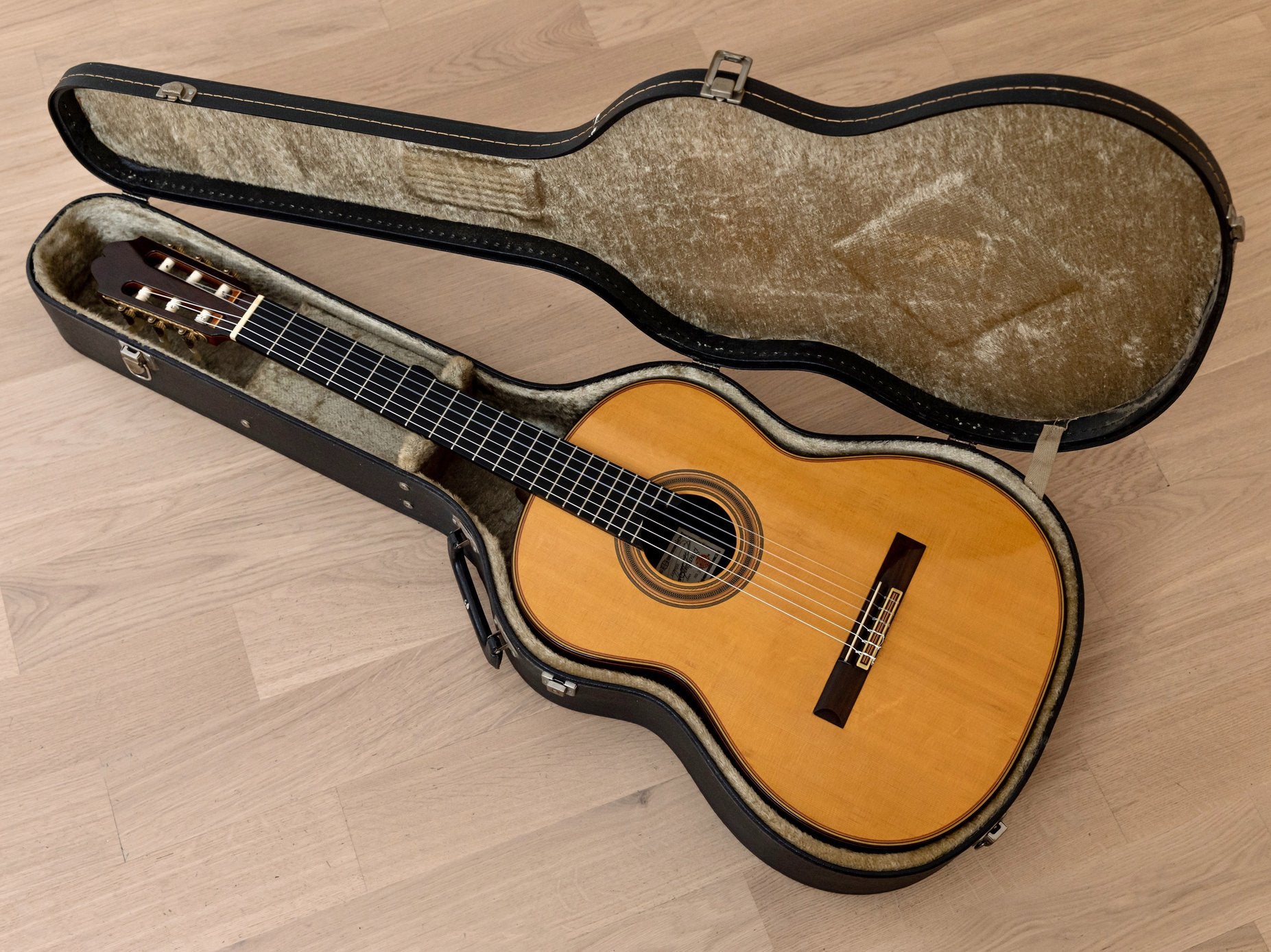 1985 Kazuo Ichiyanagi Model 30 Vintage Classical Guitar w/ Case