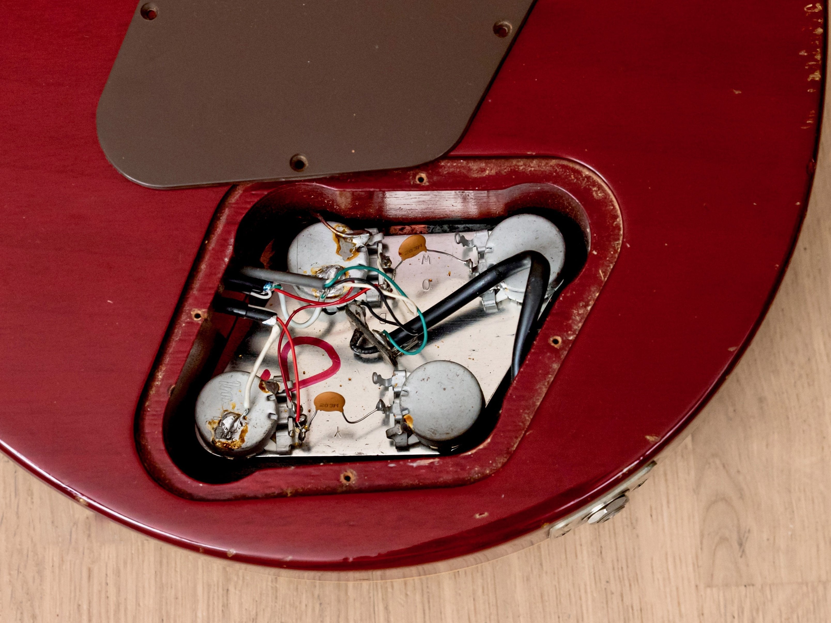 1997 Gibson Les Paul Standard Cherry Sunburst, Dimarzio PAF Pickups w/ Case & Tags, Yamano