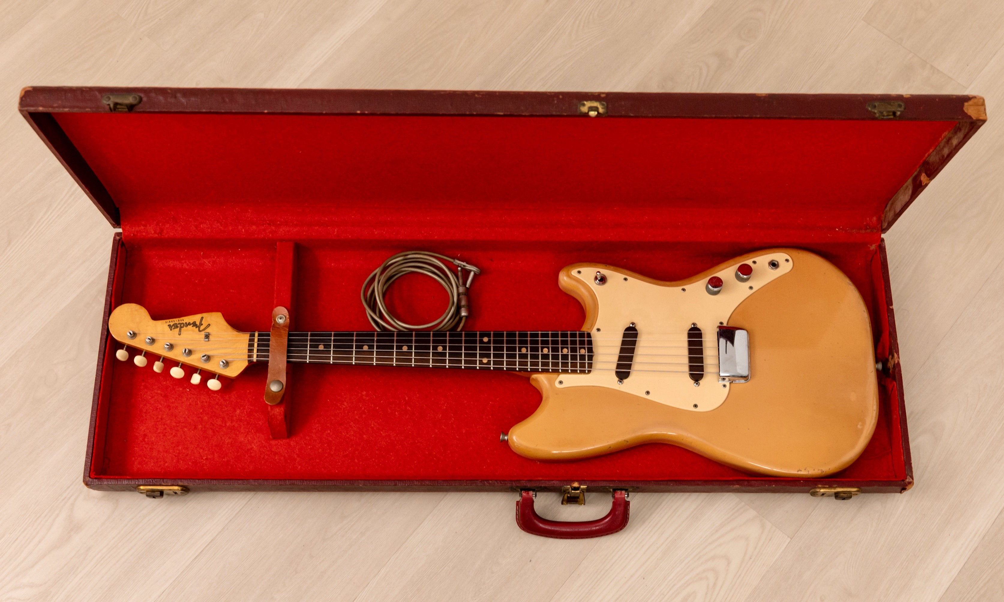1960 Fender Duo Sonic Vintage Pre-CBS Electric Guitar Desert Sand Slab Board w/ Bulwin Case