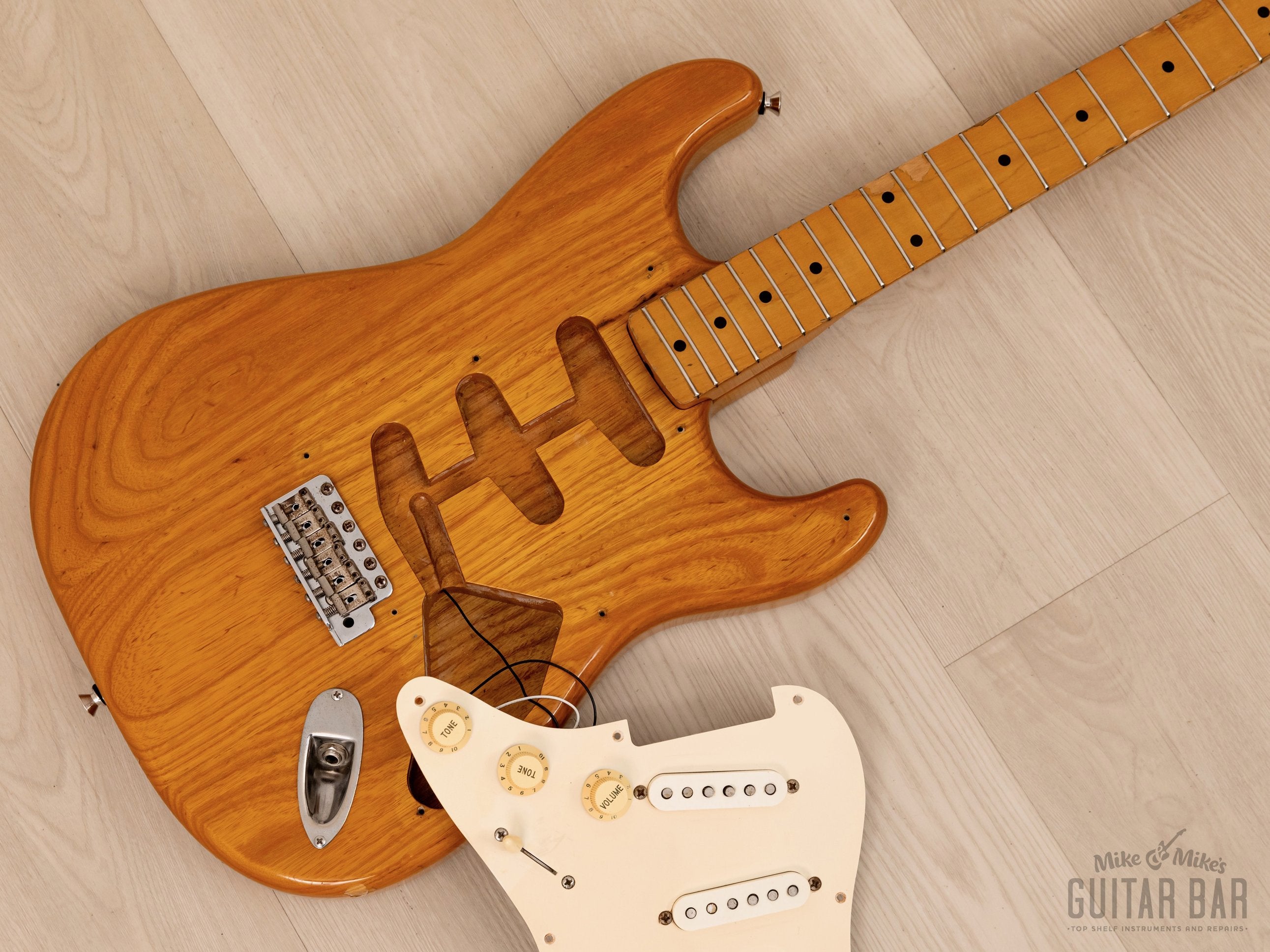 1993 Fender Custom Edition '54 Stratocaster ST54-75RV, USA Pickups, Lacquer  Finish & Tweed Case, Japan MIJ