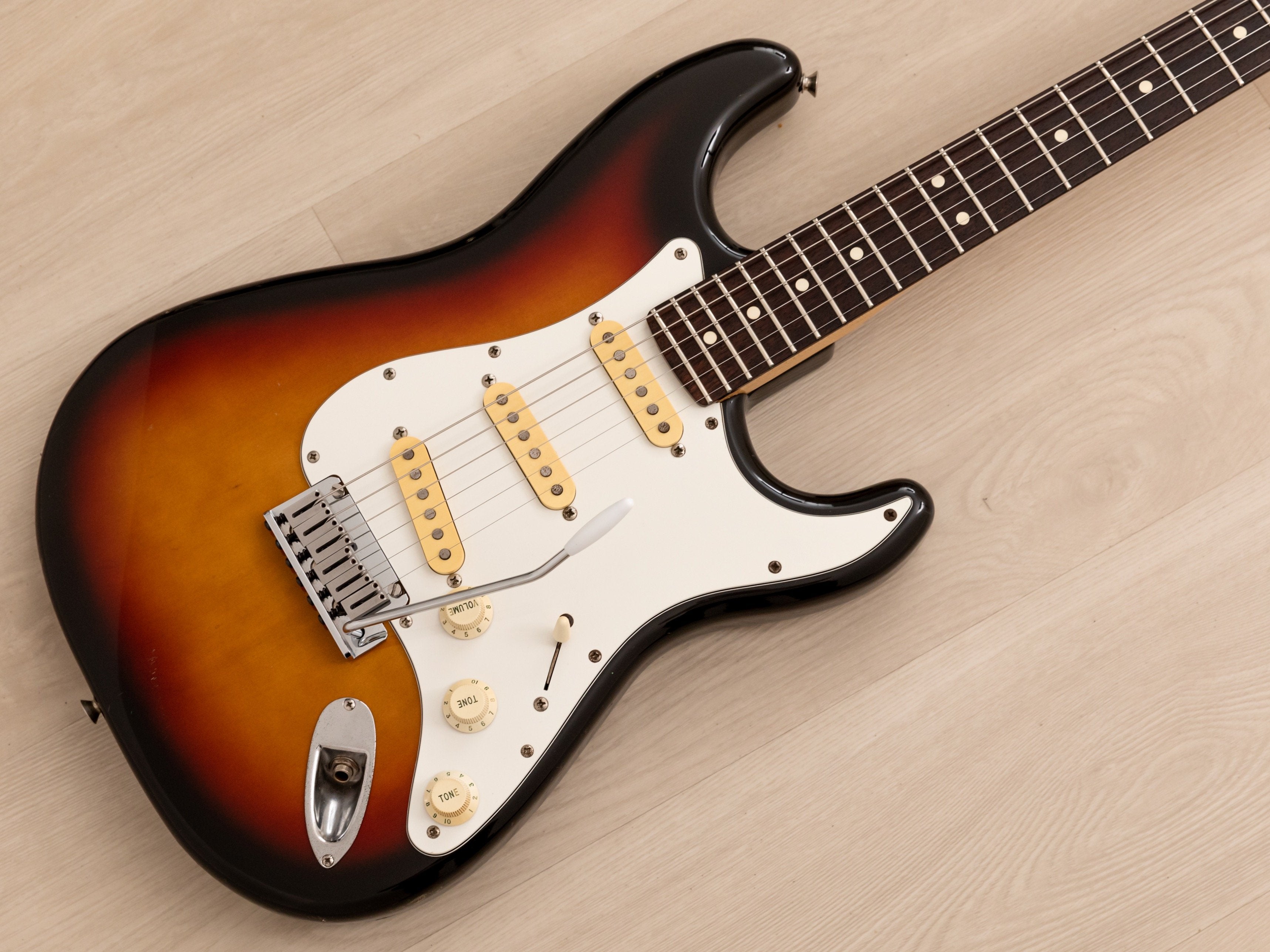 【在庫】FenderJapan フェンダージャパン Stratcaster STD-62 Eシリアル フジゲン製 1984年-1987年 ヴィンテージホワイト † 66466-1 フェンダー