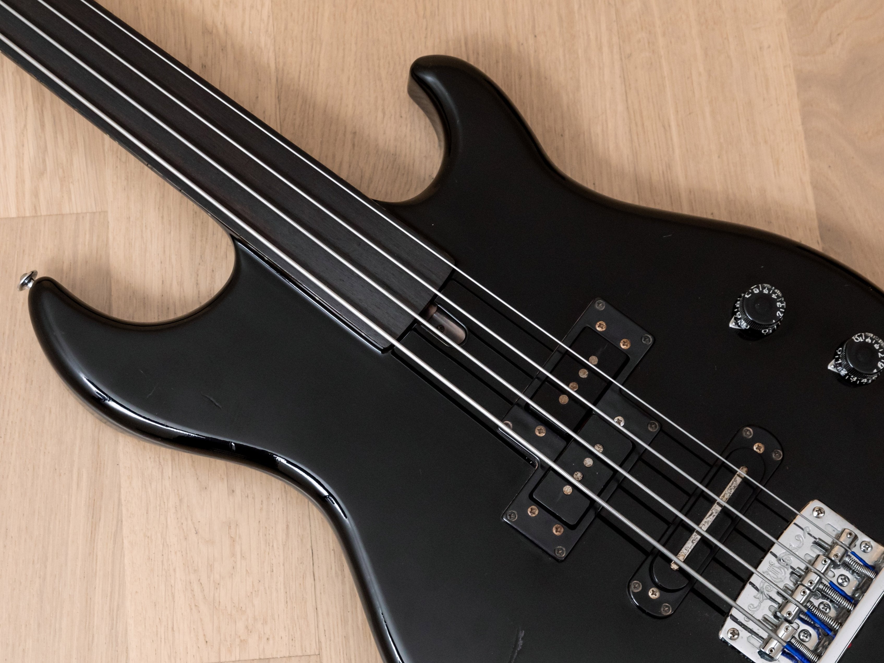 1992 Yamaha Broad Bass 2000F Vintage Fretless Bass Black, 100% Original, Japan