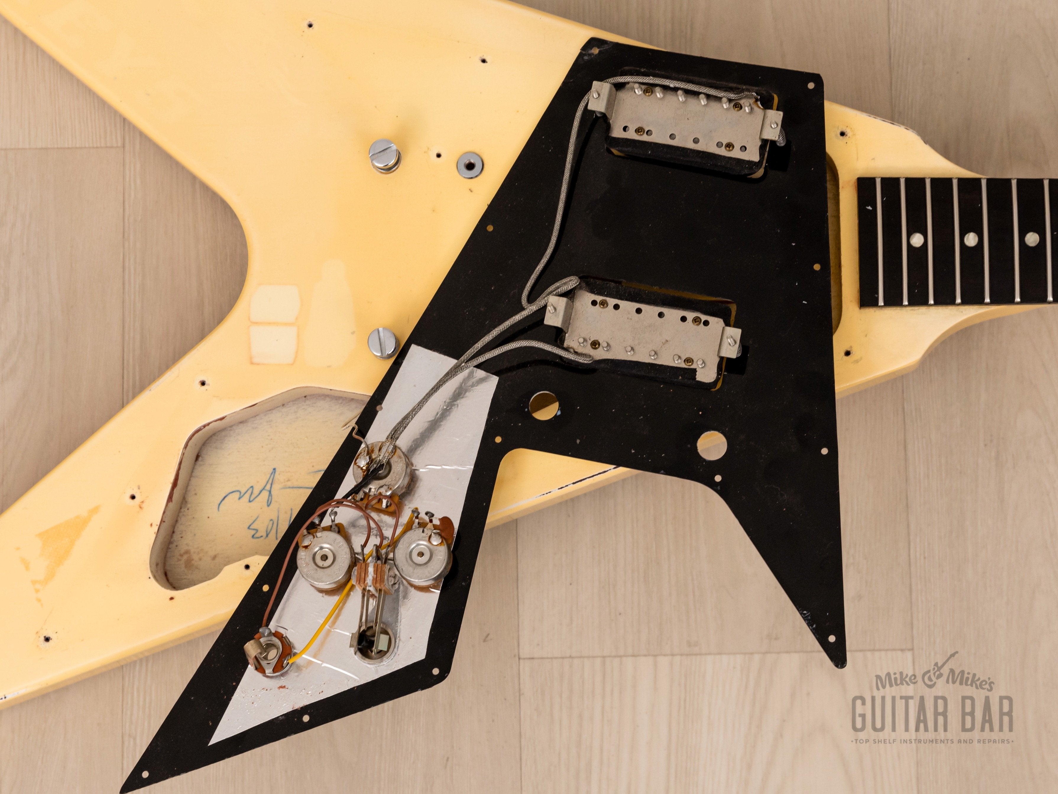 1995 Gibson Flying V '67 Vintage Reissue Alpine White w/ Ebony Fretboard, Case