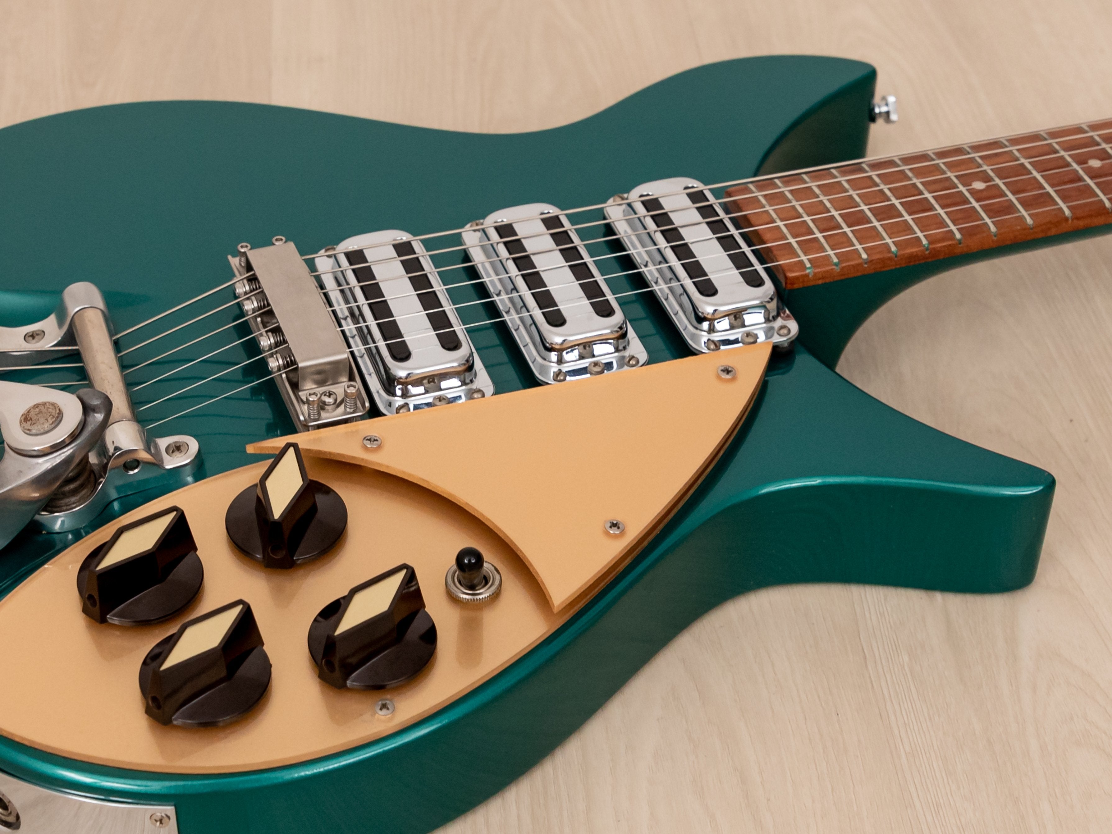 2000 Rickenbacker 325V59 Capri Custom Color Turquoise w/ Bigsby B5, Mastery M5 & Case