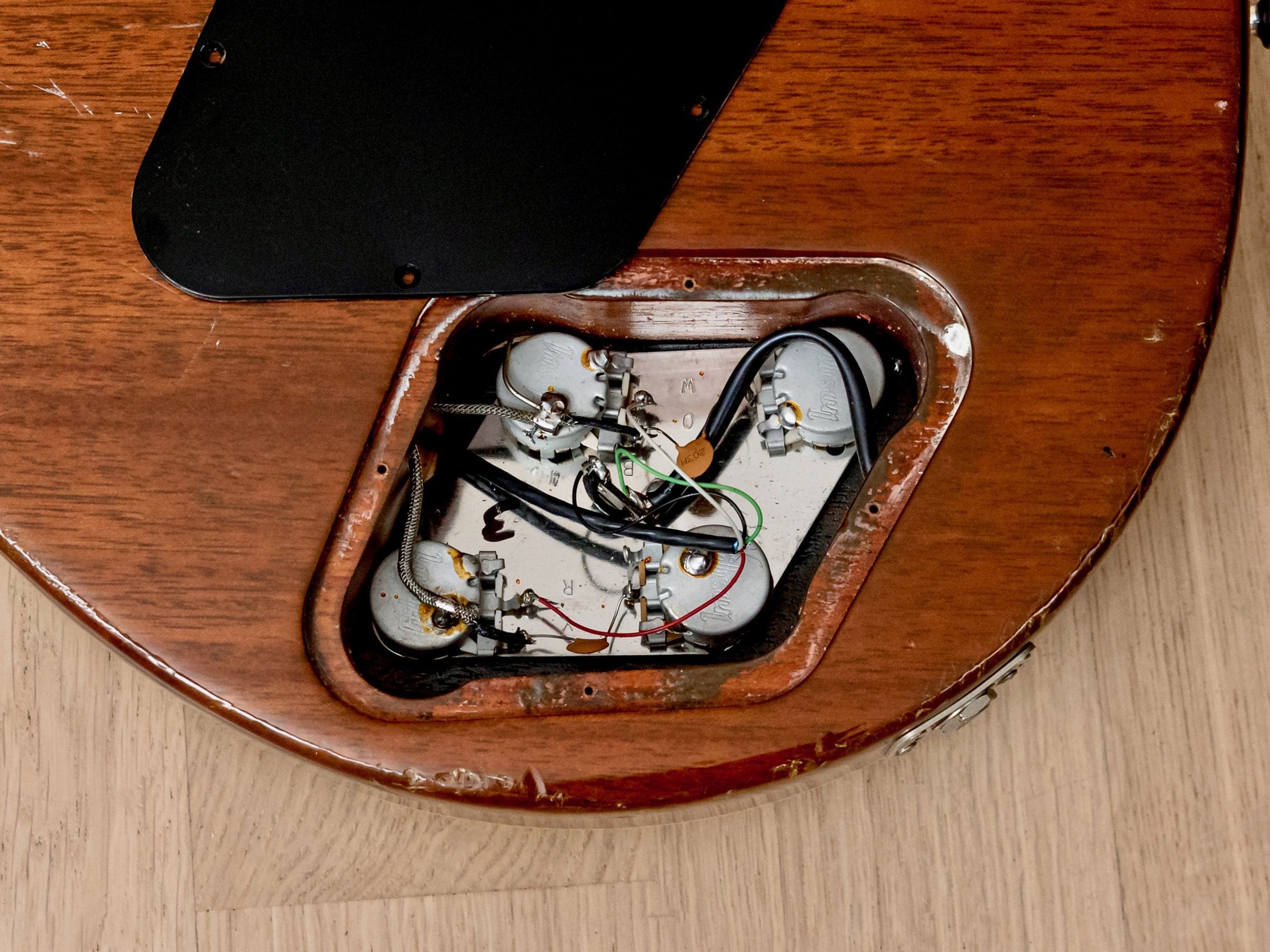 1999 Gibson Les Paul Standard Electric Guitar Honey Burst w/ Case