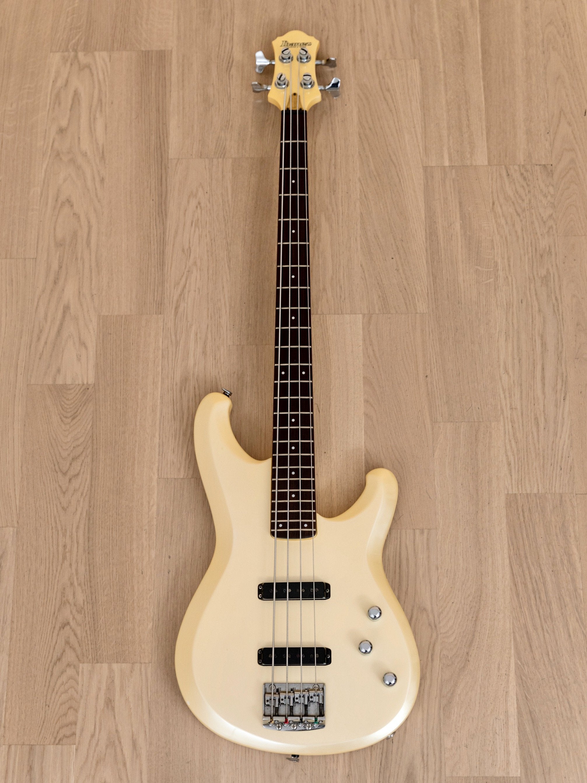 1986 Ibanez Roadstar Bass RB550 Vintage Bass Guitar Polar White, 100% Original, Japan Fujigen