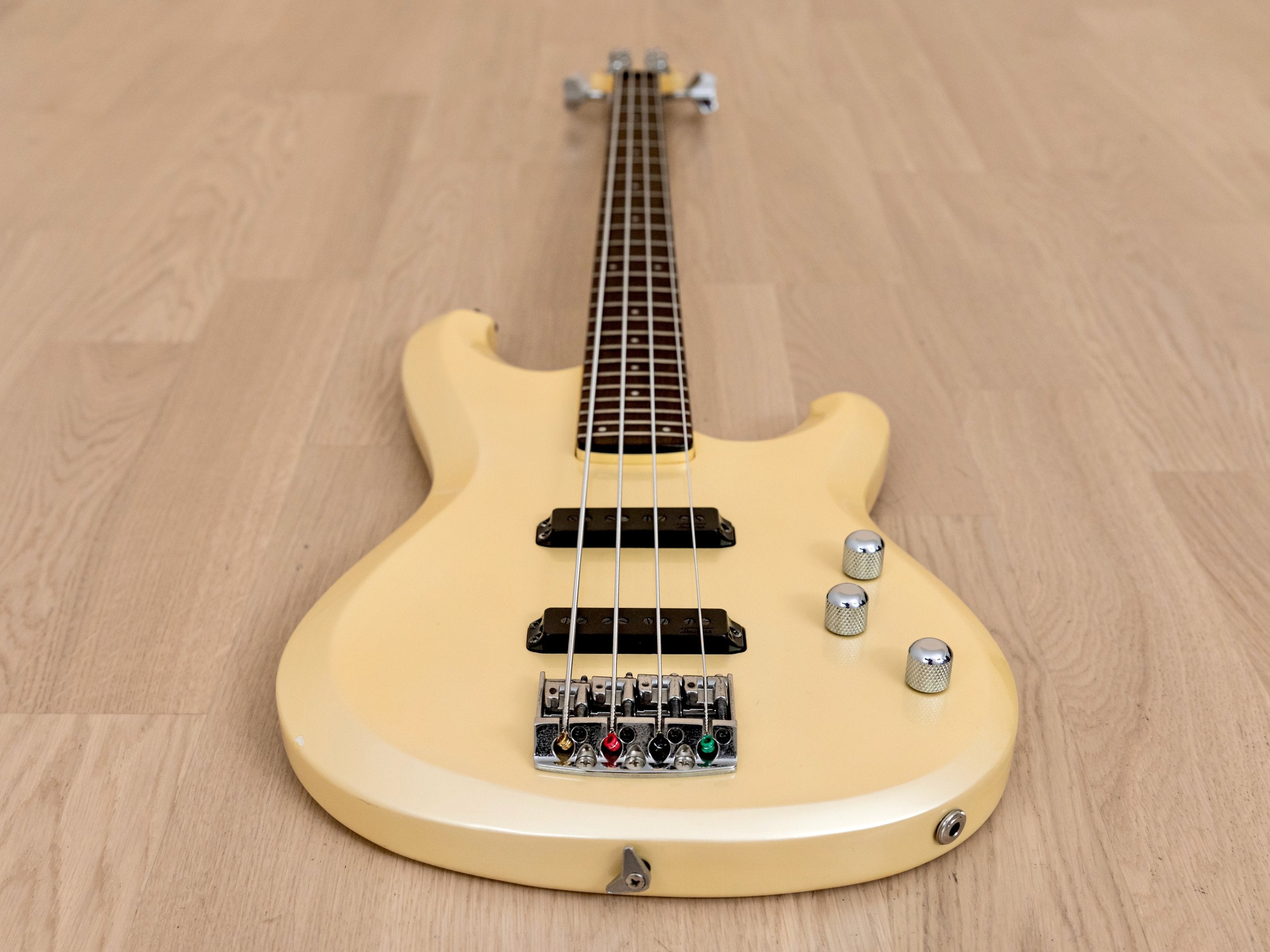 1986 Ibanez Roadstar Bass RB550 Vintage Bass Guitar Polar White, 100% Original, Japan Fujigen