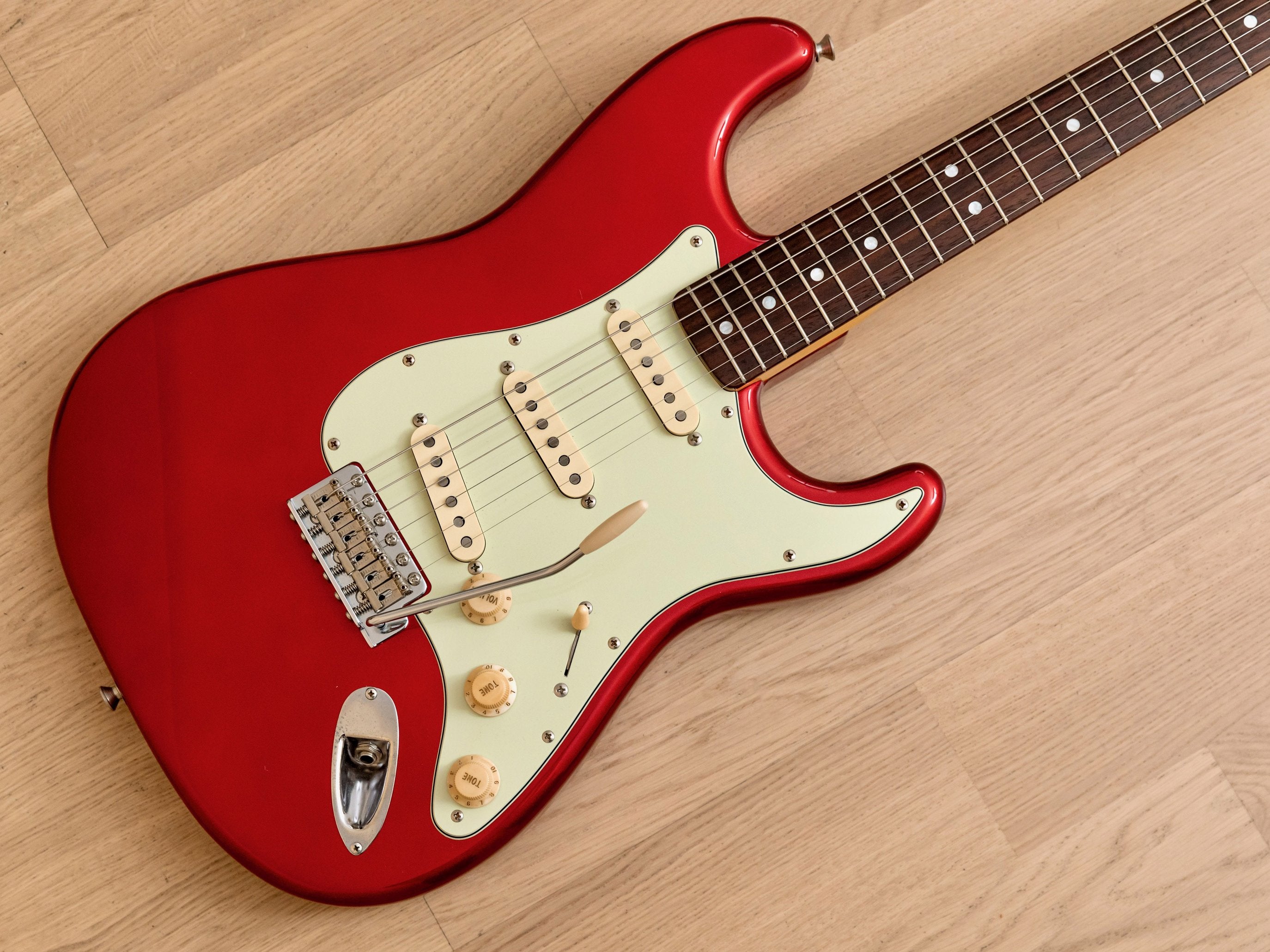 oprindelse Termisk undulate 1996 Fender '65 Stratocaster Order Made ST65, Candy Apple Red w/ USA P –  Mike & Mike's Guitar Bar
