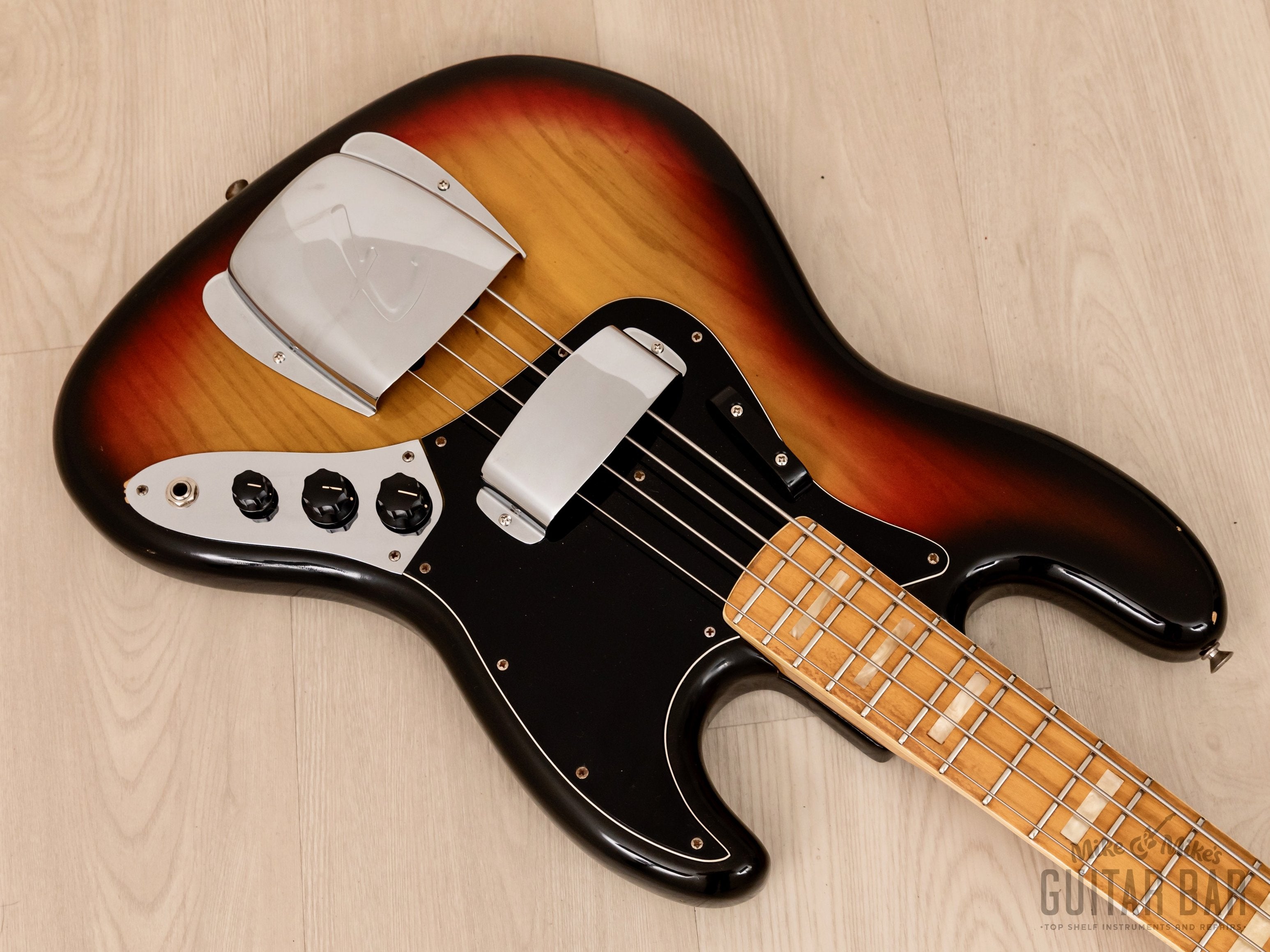 1975 Fender Jazz Bass Sunburst Vintage Bass, Ash Body w/ Tweed Case