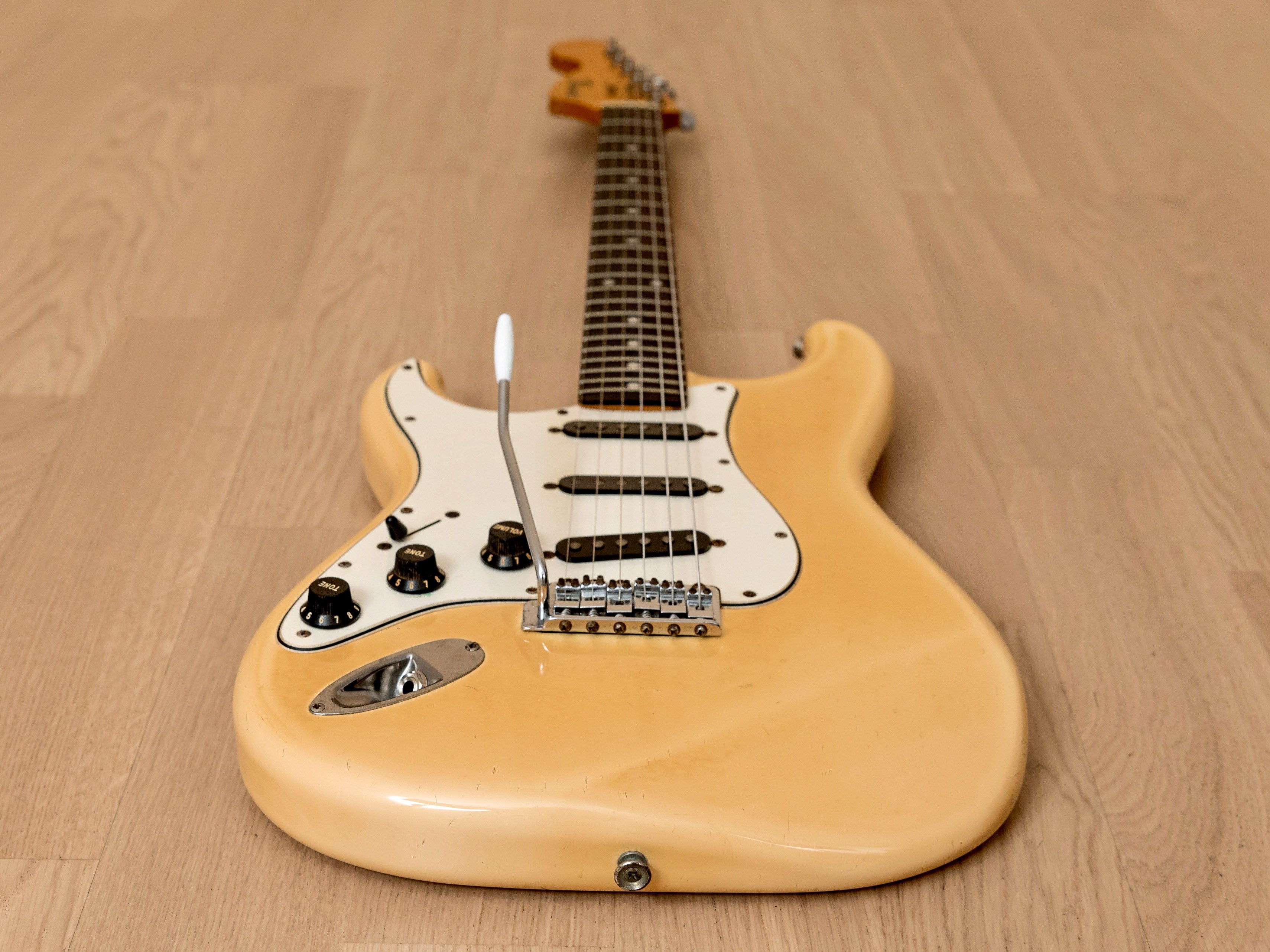 1983 Fender Stratocaster '72 Vintage Reissue ST72-70R Olympic White, Left Handed, Japan MIJ