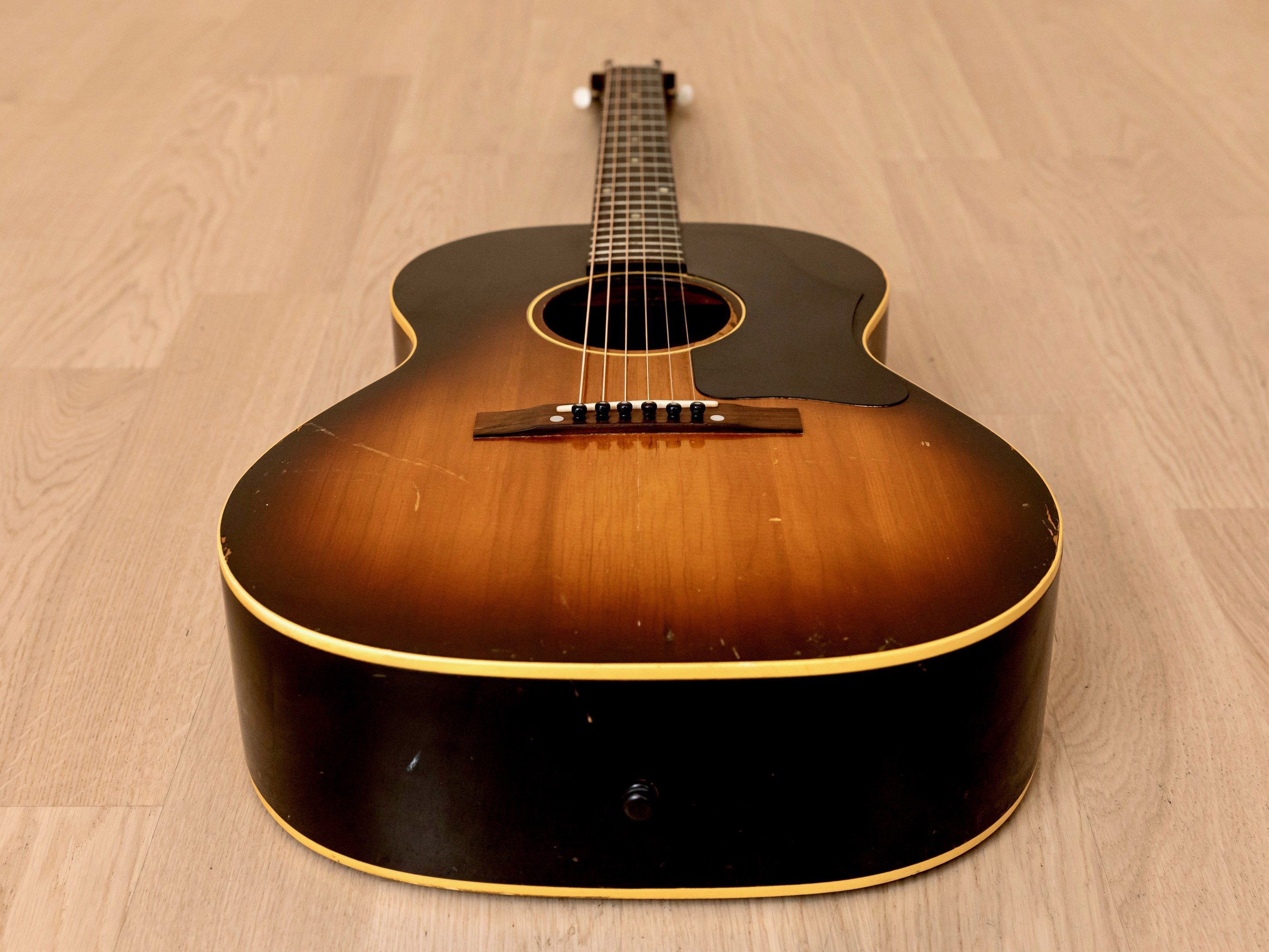 1958 Gibson LG-1 Vintage Acoustic Guitar Sunburst w/ Chipboard Case