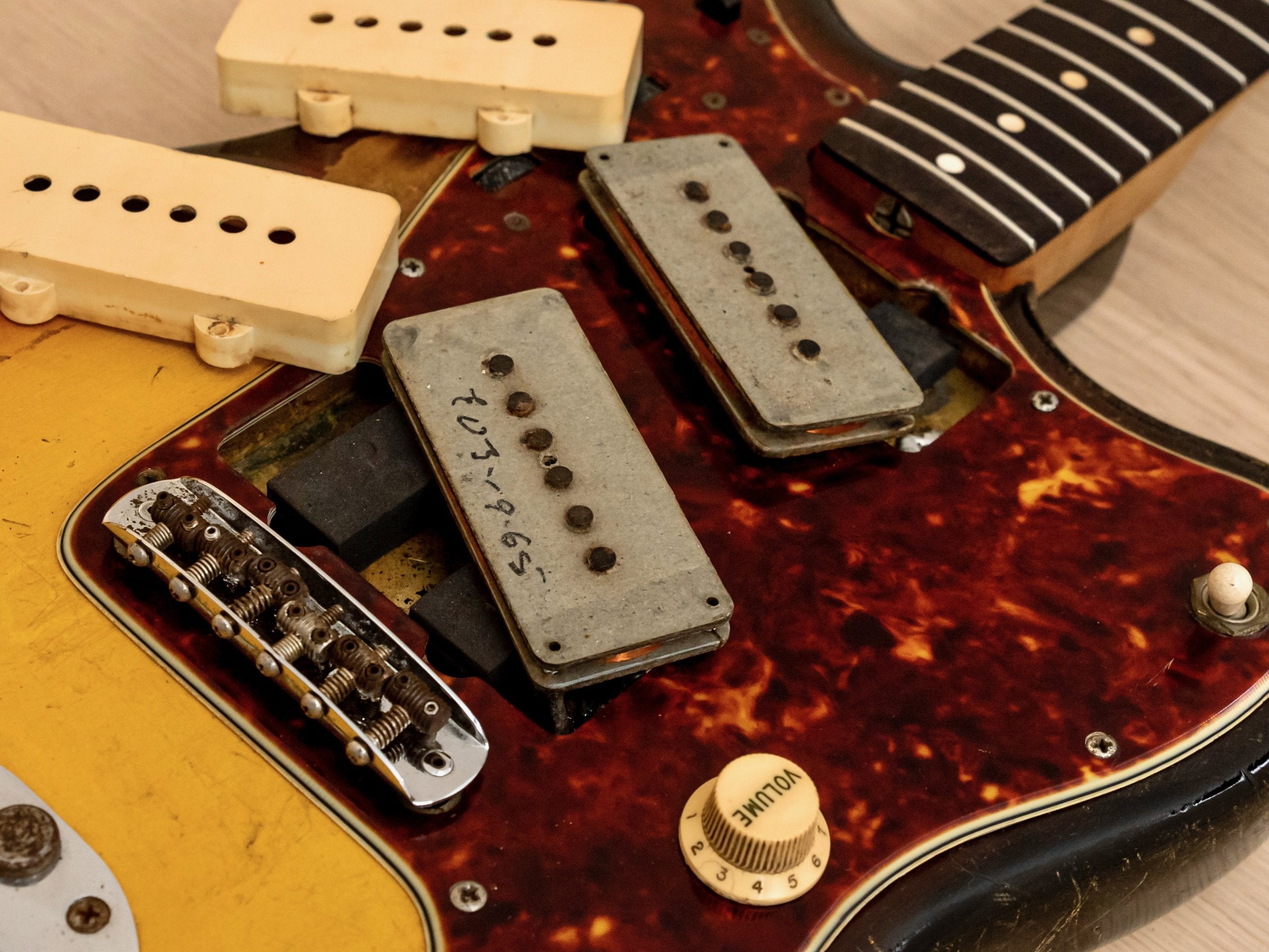 1965 Fender Jazzmaster Vintage Electric Guitar Sunburst w/ Case