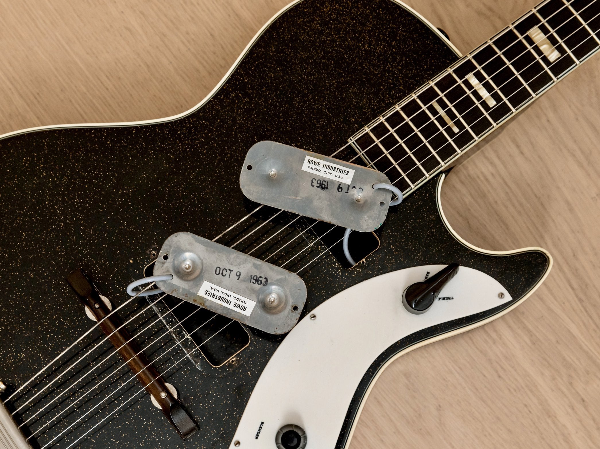 1963 Silvertone Stratotone Jupiter 1423 Vintage Guitar by Harmony USA, DeArmond Gold Foils