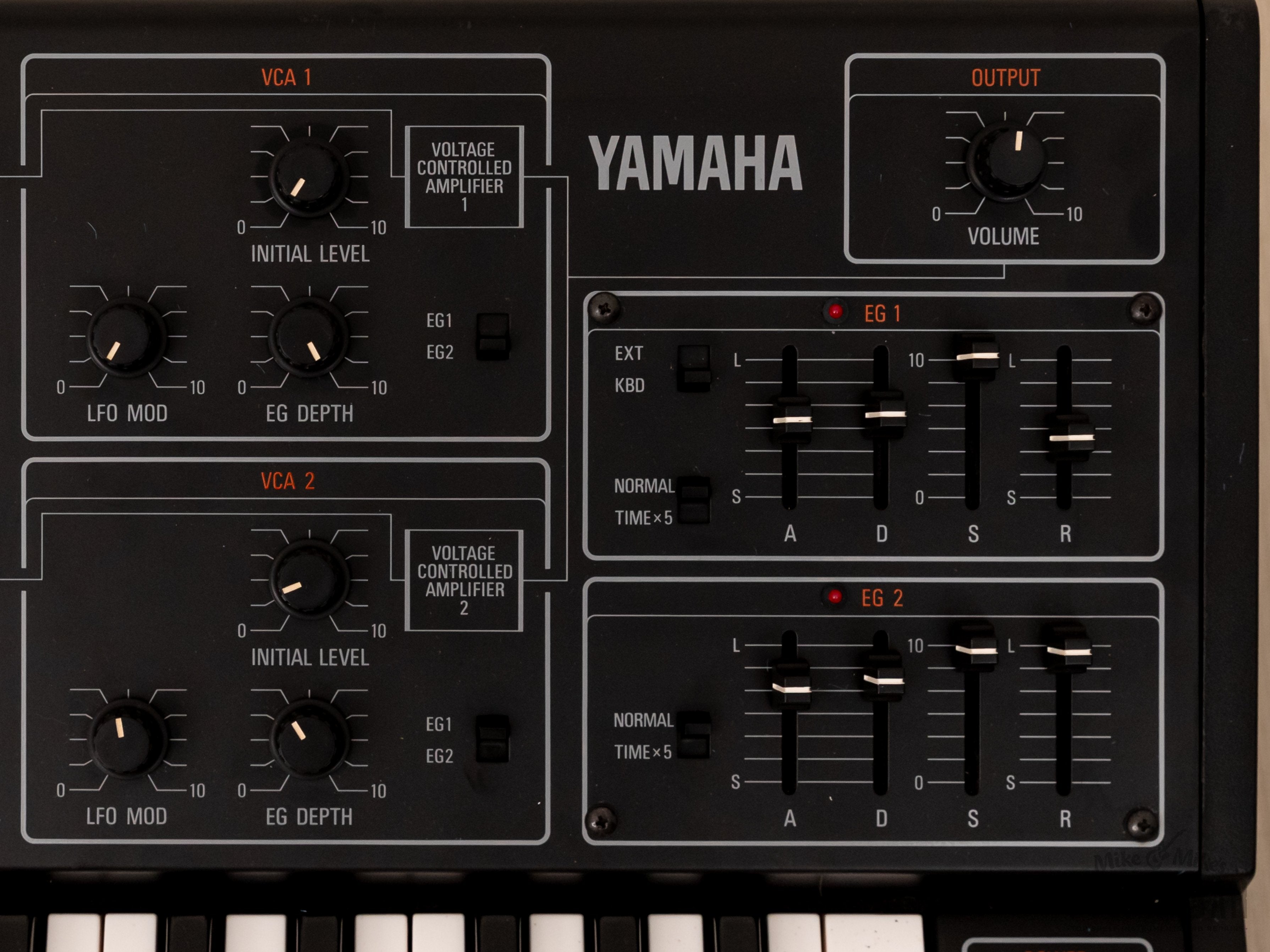 1980s Yamaha CS-15 Vintage Duophonic Analog Synthesizer, Near Mint w/ Case, Japan