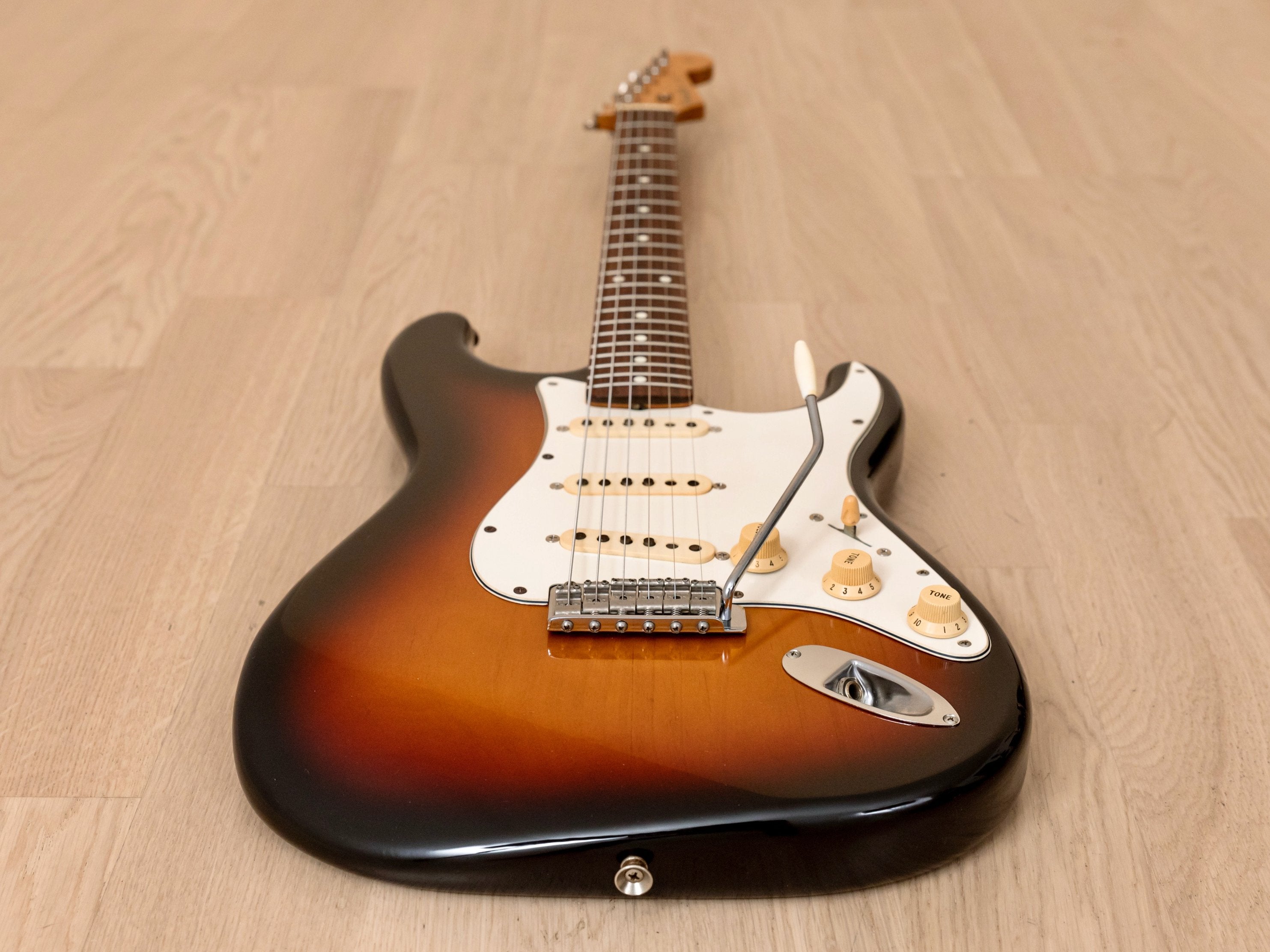 1989 Fender Extrad Custom Edition '62 Stratocaster Sunburst Lacquer w/ USA Electronics, Japan MIJ